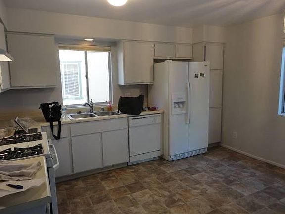 3rd image of 1692 Round Mountain Cir