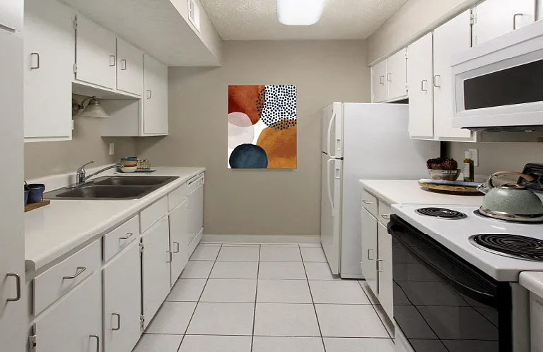 The Inverness Apartments — Photo 9