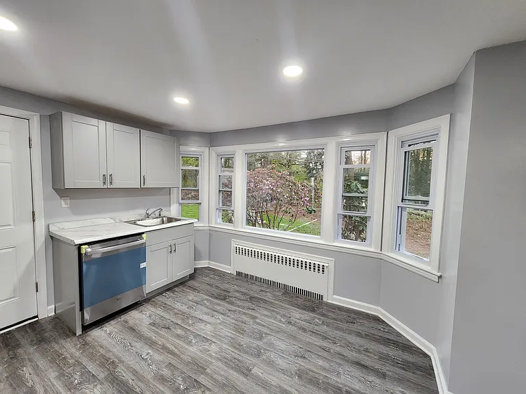 1751 S Main St — Photo 2