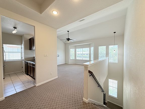 3rd image of 1271 E Common St #1271