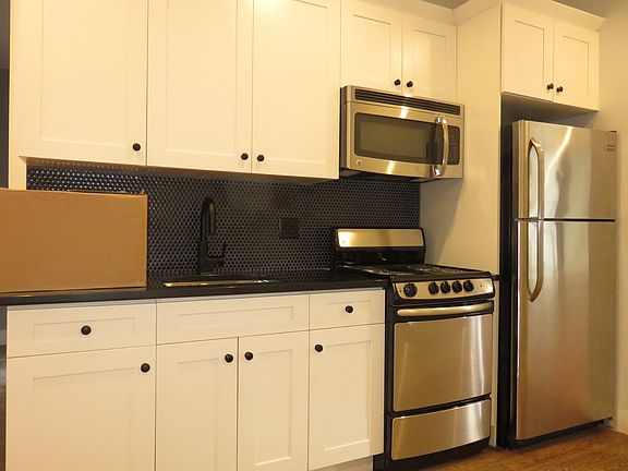3rd image of 634 Kosciuszko St #1DUPLEX