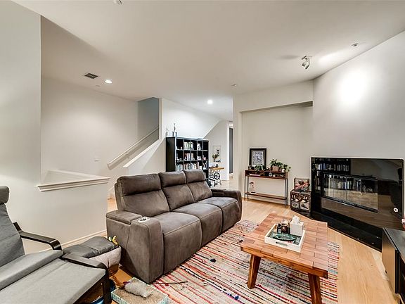 4th image of 4330 McKinney Ave