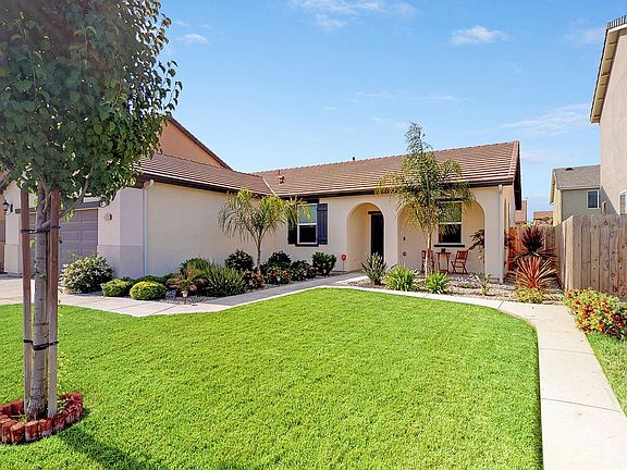 3rd image of 1426 Linda Mesa Dr