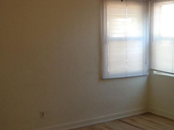 2nd image of 610 Washington St NE APT A