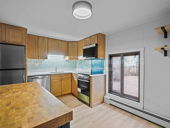 4th image of 35 Bowen St APT 3