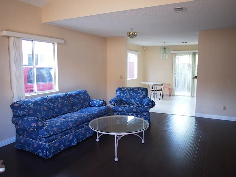 5542 Sultana Ave — Photo 2