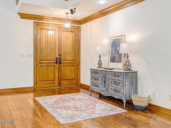 4th image of 101 W Greenhill Cir