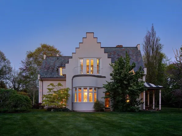14 Leroy Ave, Newport, RI 02840
