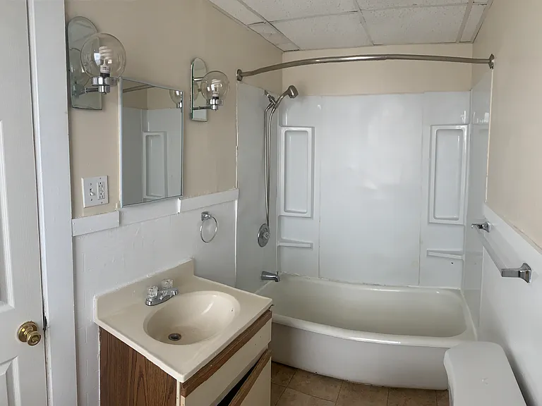 2 N Main St #2L — Photo 9