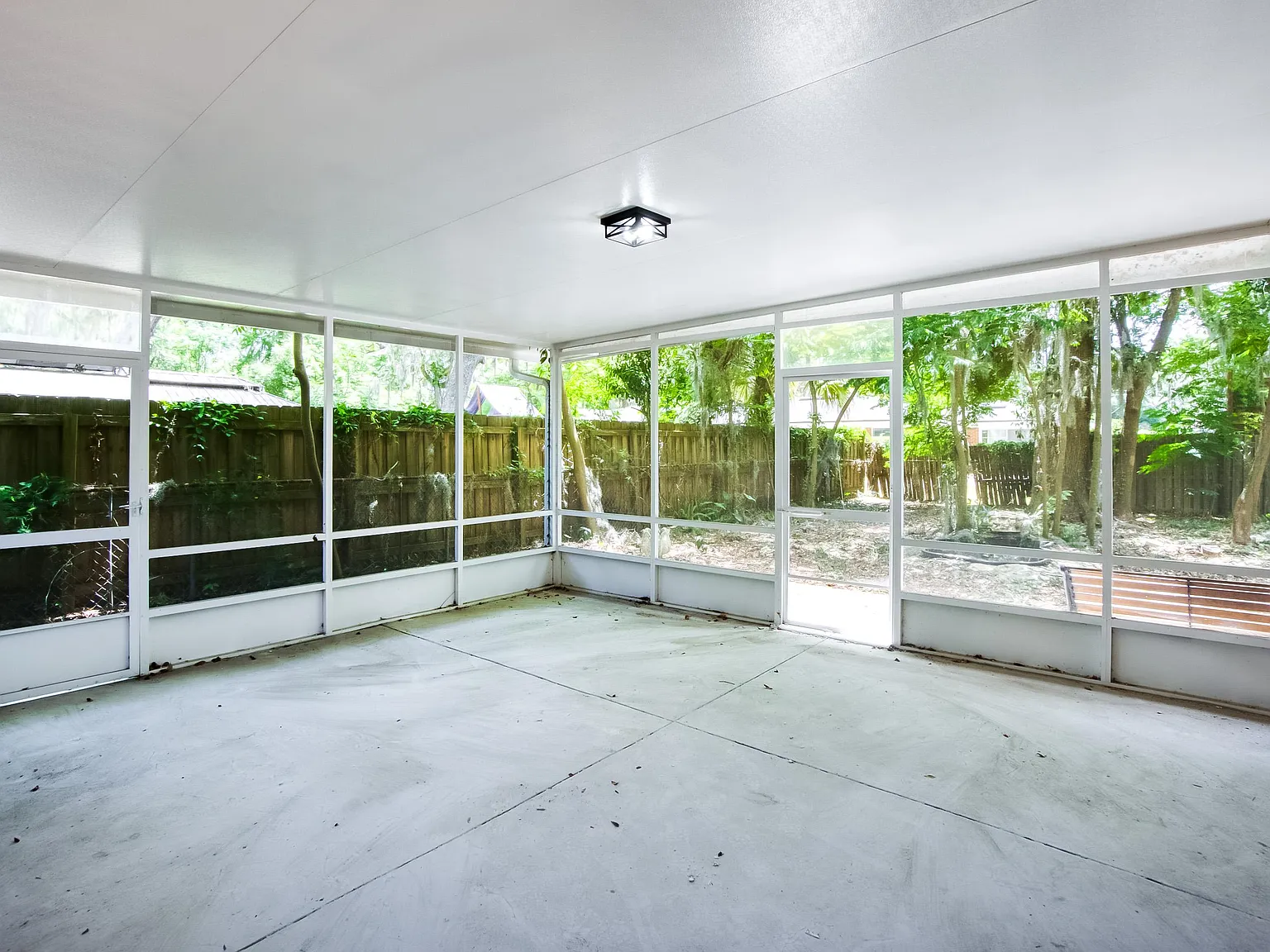 4 bed, 2.5 bath, 2349 sqft, $719 — Photo 4