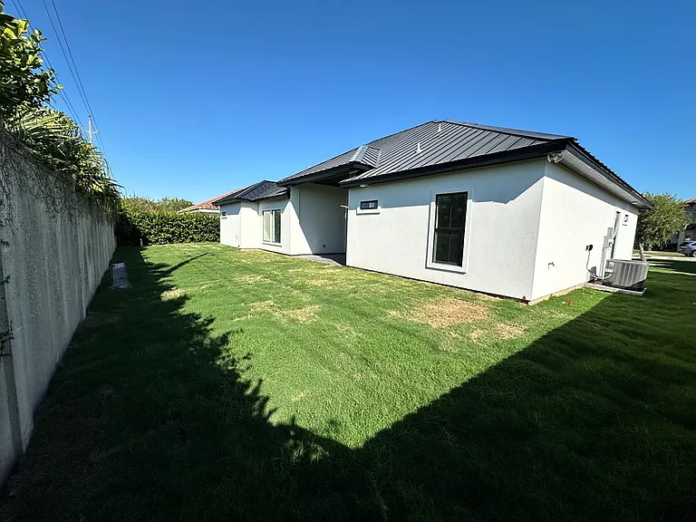 124 Sea Grape Ln — Photo 5