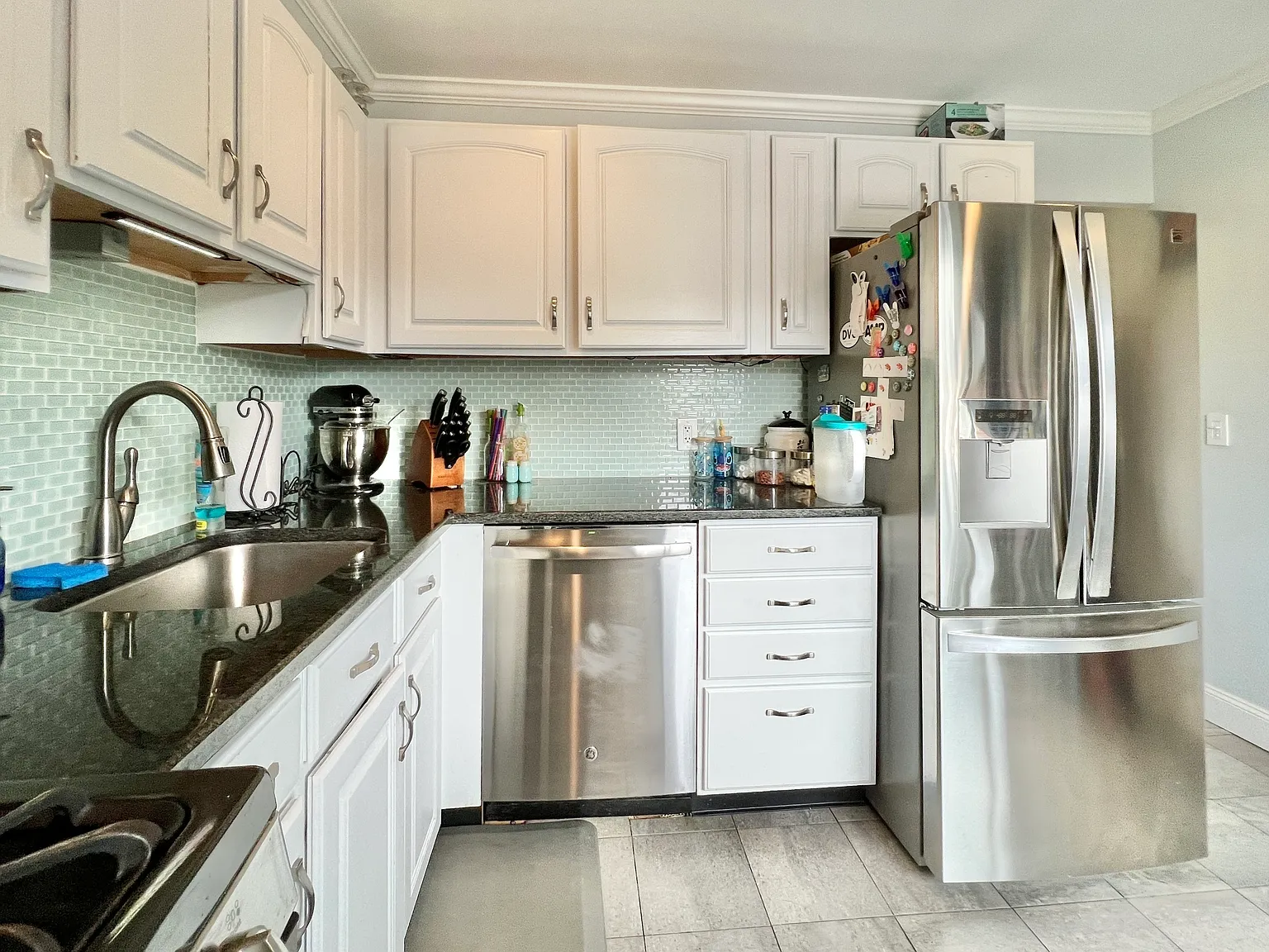2 bed, 1.0 bath, 990 sqft, $3,000 — Photo 2
