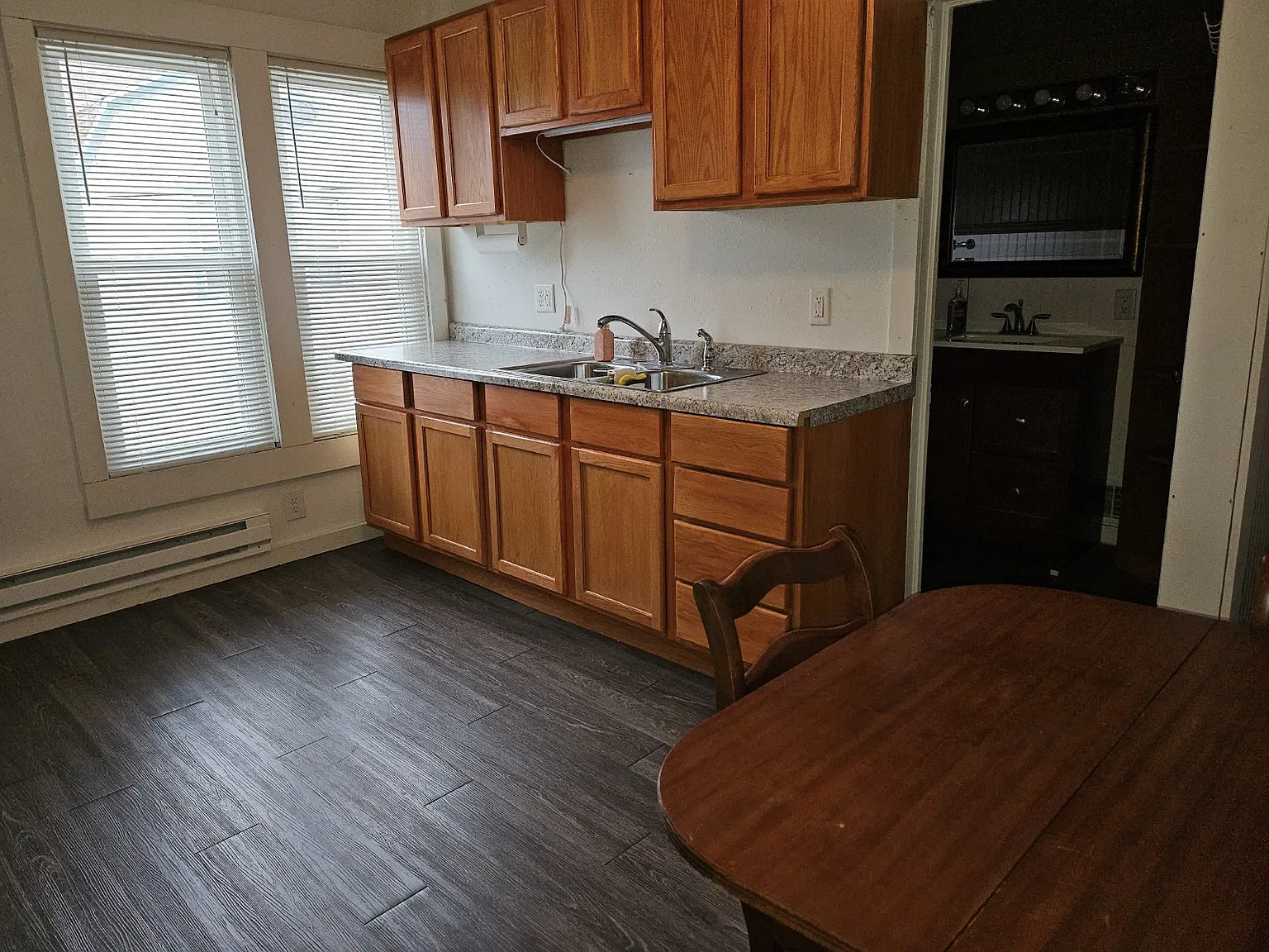 1 bed, 1.0 bath, 600 sqft, $976 — Photo 2
