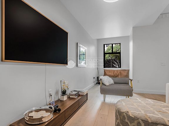 4th image of 871 California St #204