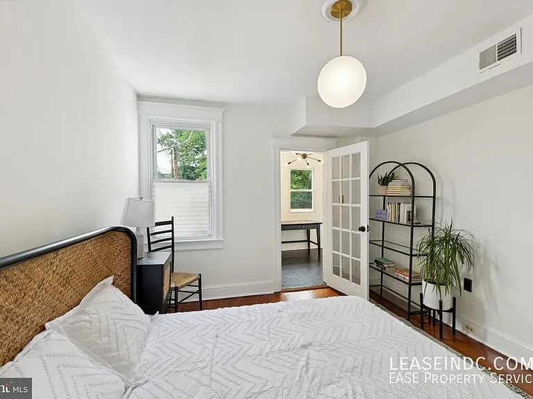 121 Webster St NW — Photo 16
