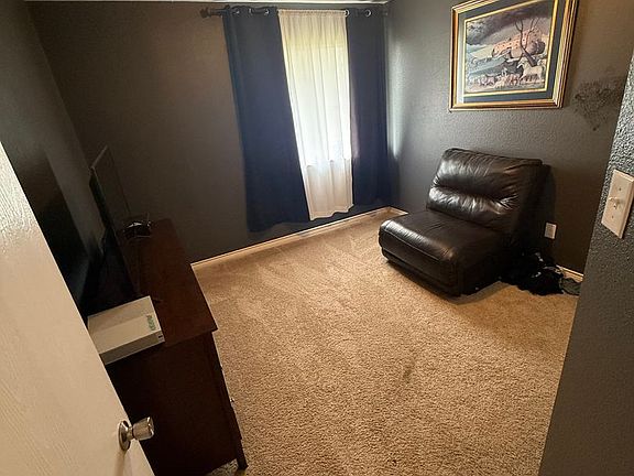 3rd image of 322 Ashley Oak Ln