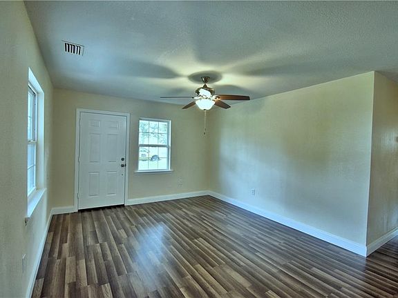 4th image of 1055 E Grove Ave