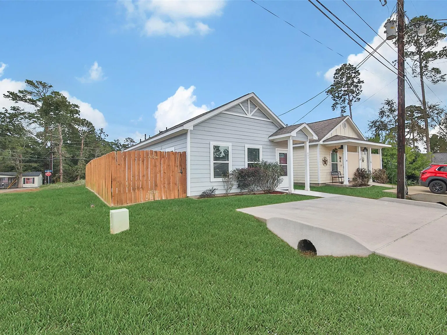 3 bed, 2.0 bath, 900 sqft, $1,375 — Photo 1