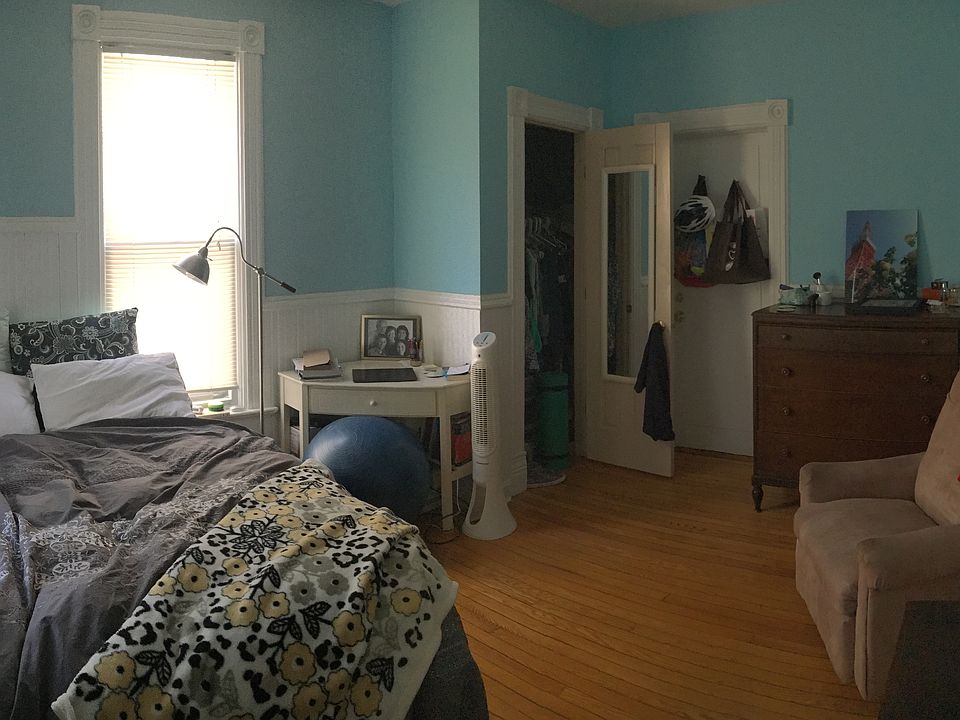 2nd image of 812 E Johnson St #2
