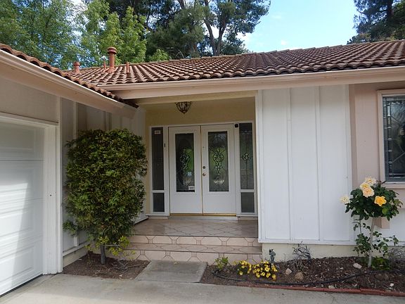 2nd image of 22440 Cairnloch St