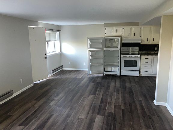 3rd image of 6050 Ashford Hollow Rd #C
