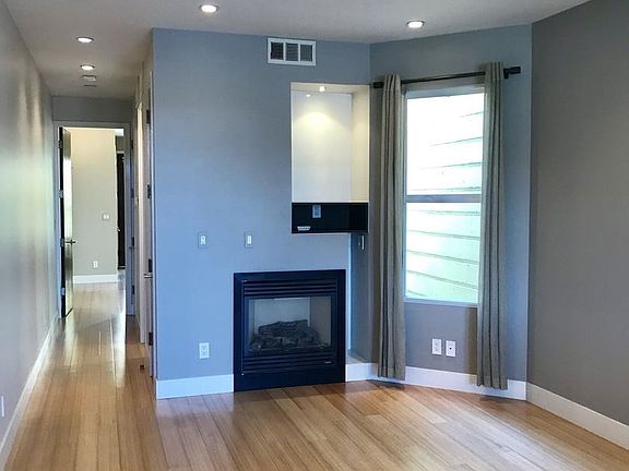 3rd image of 160A Linda St