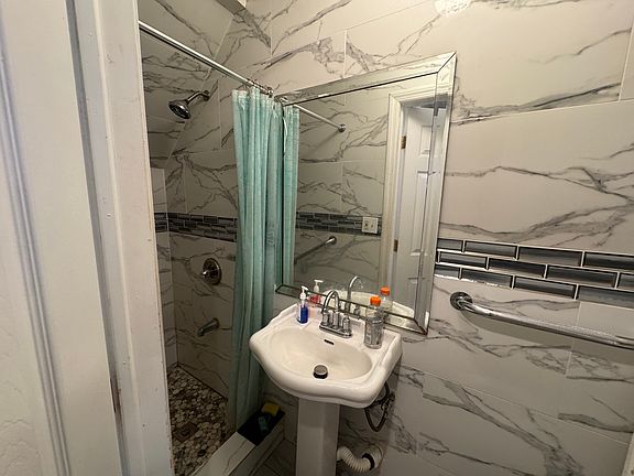5th image of 127 Mariners Ln