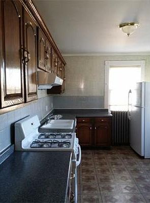 2nd image of 11 Nottingham St #2