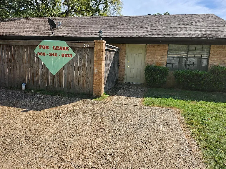 609 E Main St — Photo 5