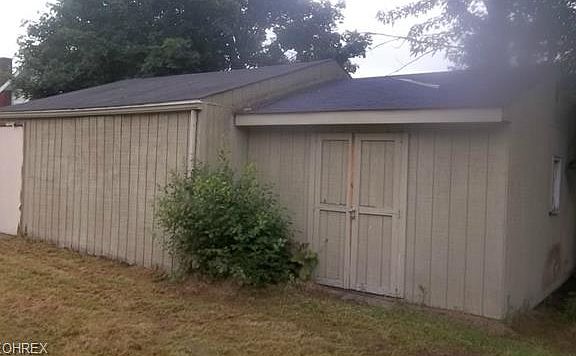 3rd image of 252 Erskine Ave