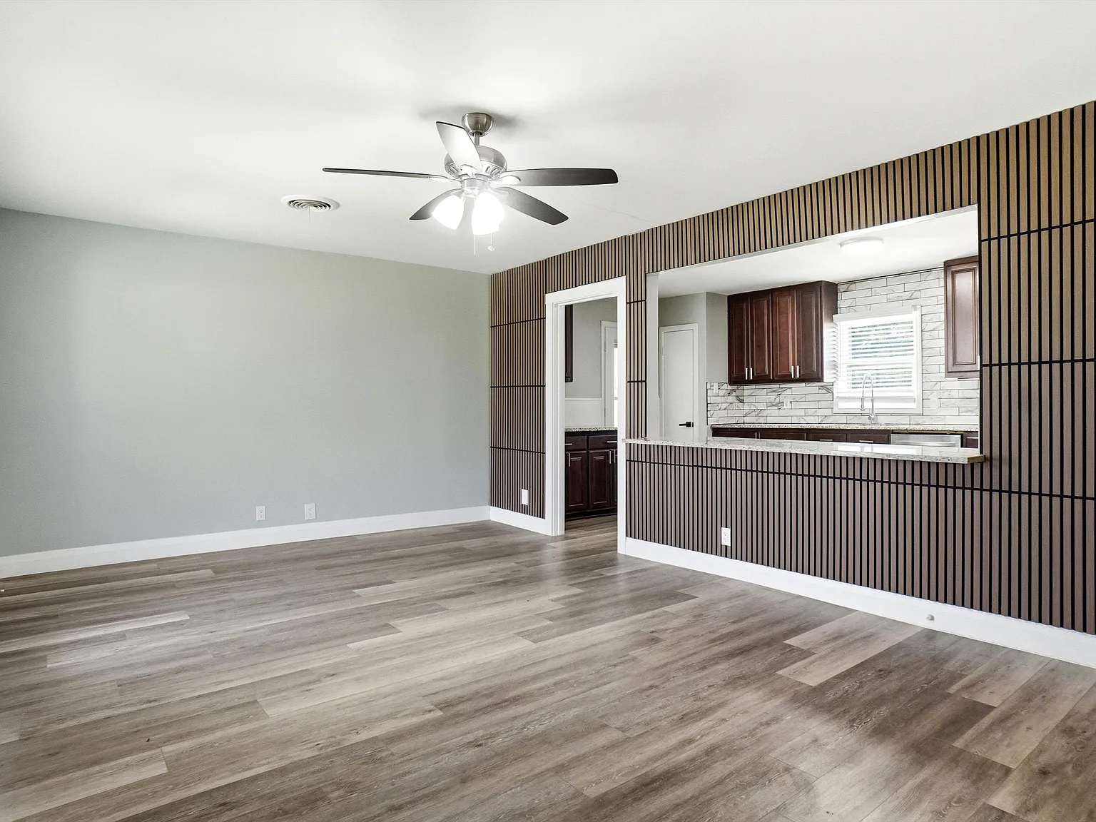 3 bed, 1152 sqft, $2,000 — Photo 3
