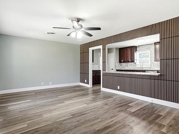 3rd image of 705 Vine St