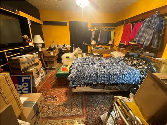 2nd image of 25 Taylor St
