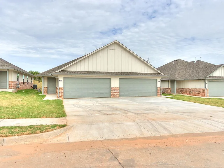 3801 Franks Way — Photo 4