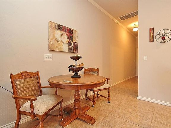 5th image of 307 E Ostin Ter
