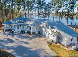 242 Hardings Wharf Dr, Kilmarnock, VA 22482