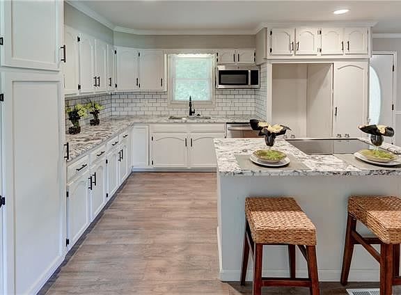 3rd image of 5617 SE Meadow Ln