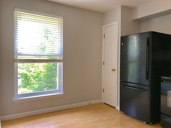 4th image of 1996 Greenglen Dr APT 303