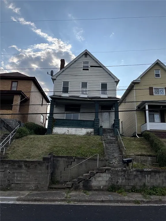 81 Watkins Ave photo 1