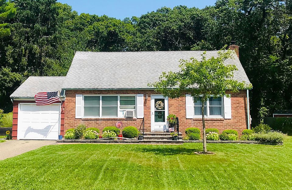 1st image of 7 Woodland Ave