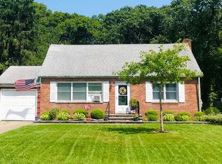 7 Woodland Ave, Brookhaven, NY 11719