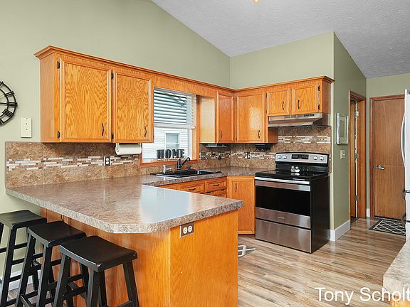 3rd image of 3693 Black Creek Dr