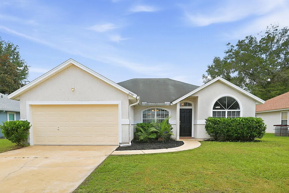 4 bed, 2.0 bath, 1514 sqft, $1,865 — Photo 1
