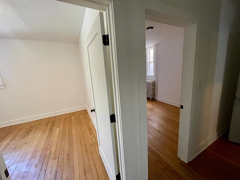 725-727 Warren St #3 — Photo 3