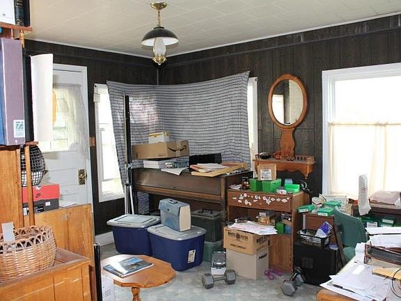 4th image of 210 Adirondac Ave
