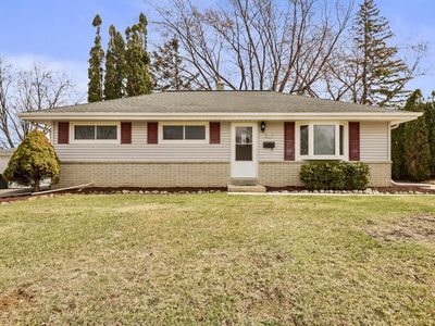 W150N8312 Saxony DRIVE, Menomonee Falls, WI, 53051