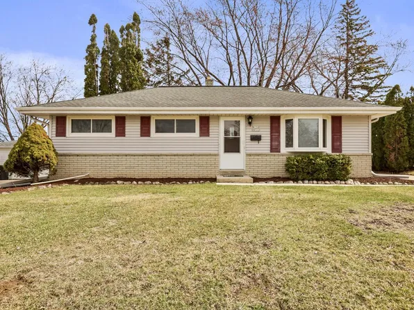 W150N8312 Saxony DRIVE, Menomonee Falls, WI 53051