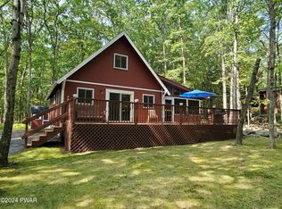 802 Hoover Ct, Hawley, PA 18428