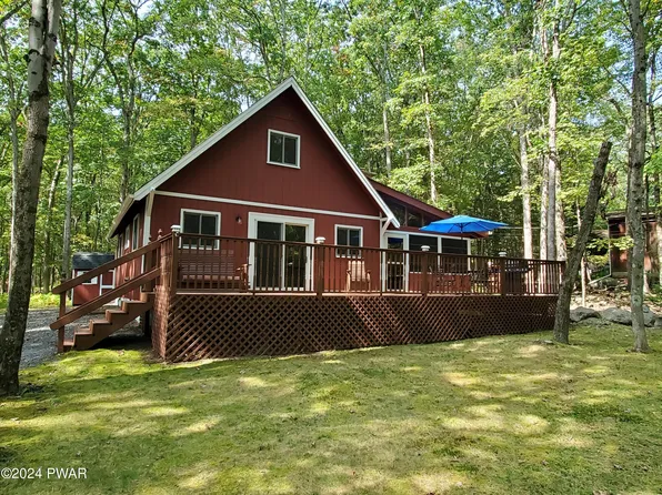 802 Hoover Ct, Hawley, PA 18428