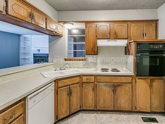 4th image of 1902 N Moulton Ct
